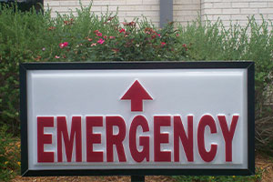 Emergency sign that has an arrow pointing in the direction of the Emergency Room.